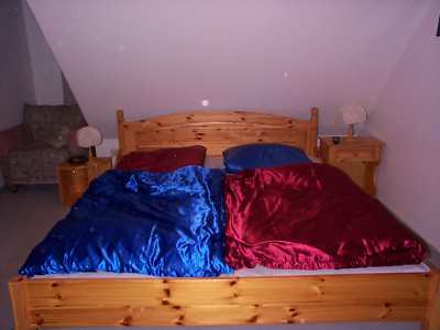 Bett im Schlafzimmer